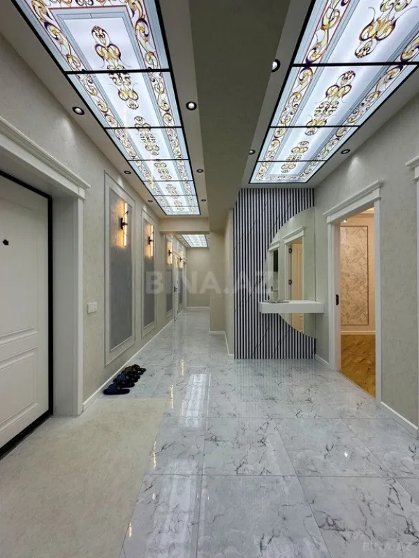 Satılır 4 otaqlı mənzil 155 m²