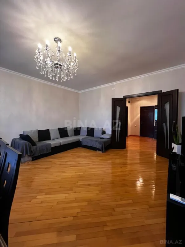 Satılır 3 otaqlı mənzil 104 m²