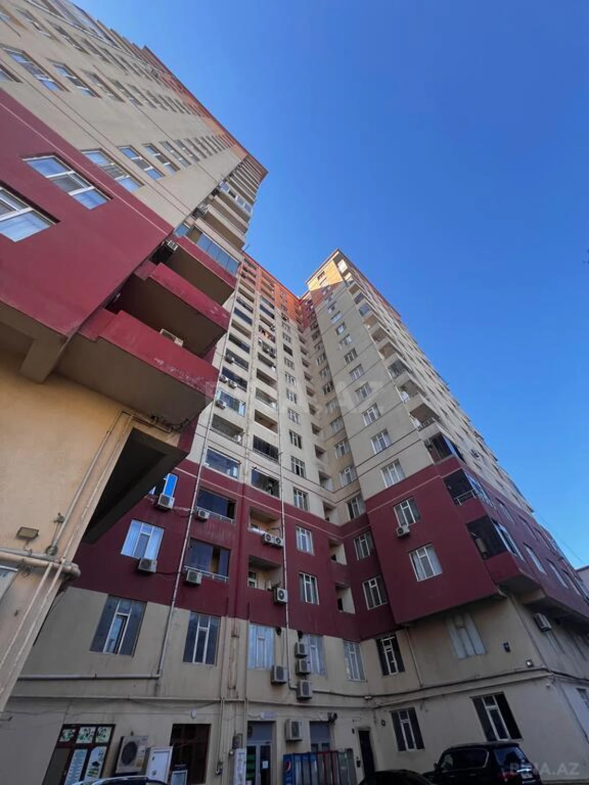 Satılır 3 otaqlı mənzil 104 m²