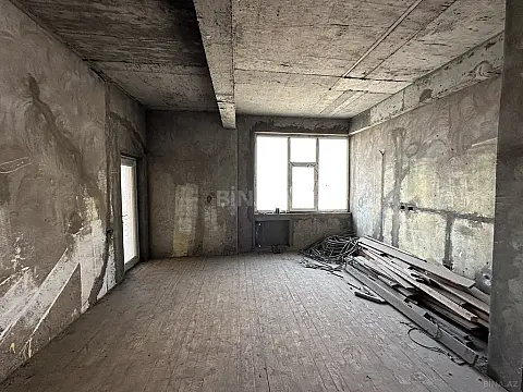 Satılır 4 otaqlı mənzil 181 m²