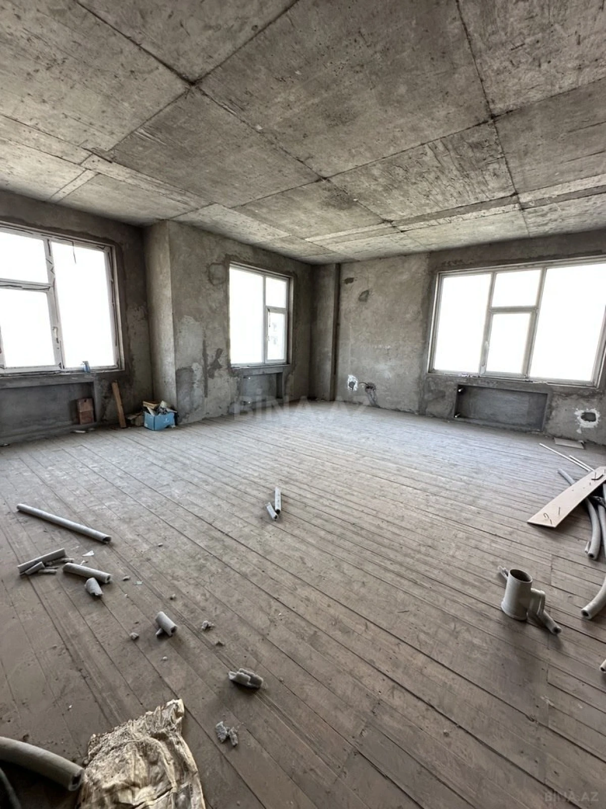 Satılır 4 otaqlı mənzil 181 m²