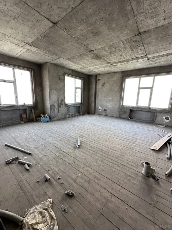 Satılır 4 otaqlı mənzil 181 m²