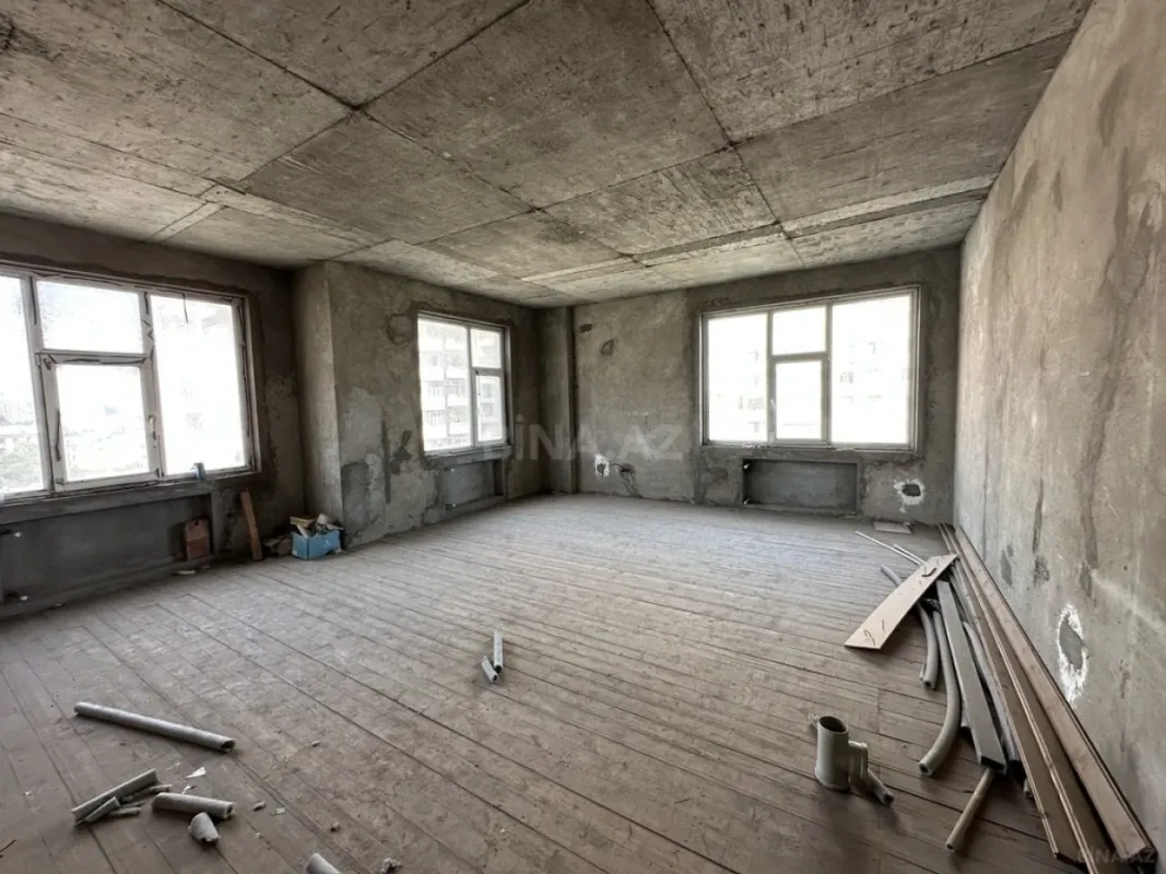 Satılır 4 otaqlı mənzil 181 m²