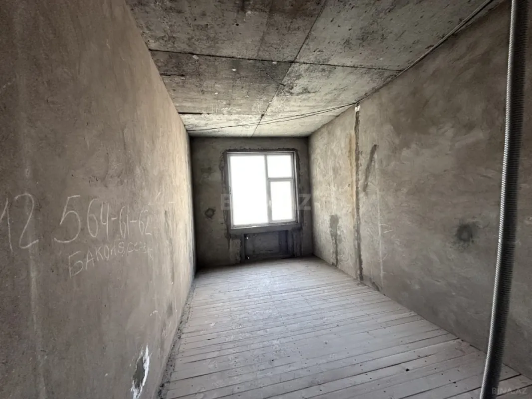 Satılır 4 otaqlı mənzil 181 m²