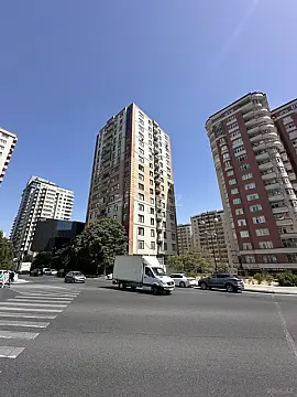 Satılır 4 otaqlı mənzil 181 m² — Bakı 4 otaq 181.00 m²