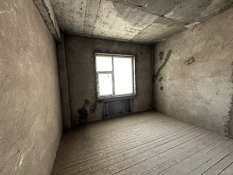 Satılır 4 otaqlı mənzil 181 m²