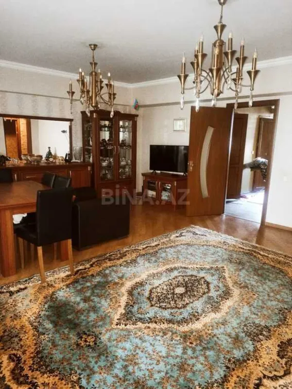 Satılır 4 otaqlı mənzil 120 m²