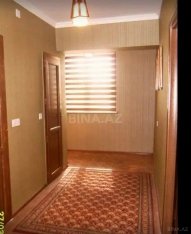 Satılır 4 otaqlı mənzil 120 m²