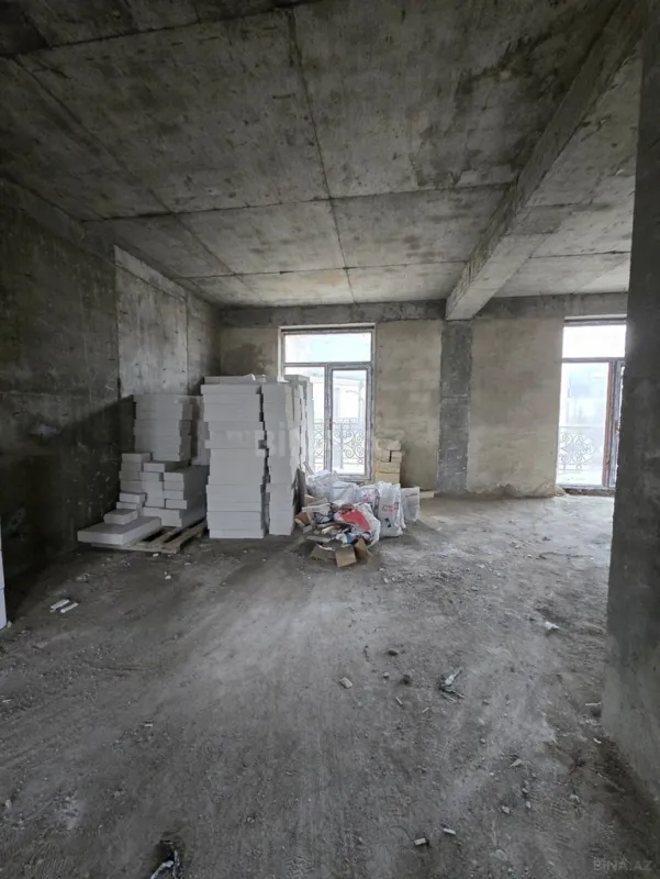 Satılır 4 otaqlı mənzil 215 m²
