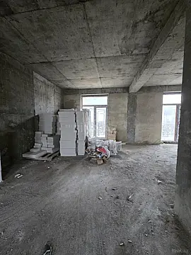 Satılır 4 otaqlı mənzil 215 m²