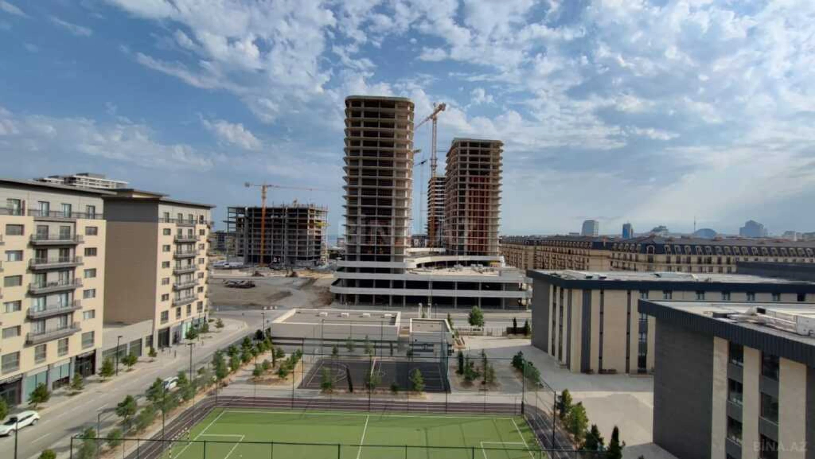 Satılır 4 otaqlı mənzil 215 m²