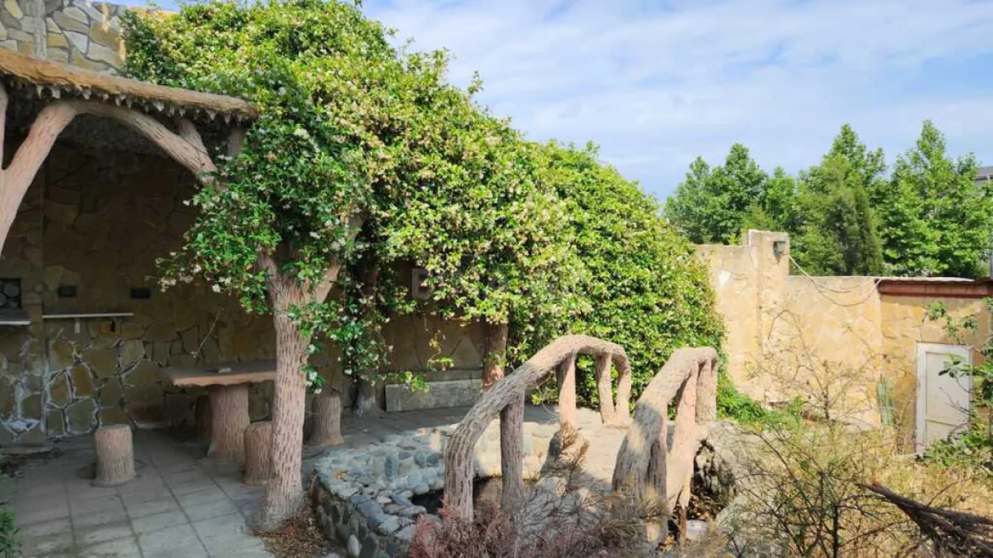 Satılır 6 otaqlı həyət evi 330 m²