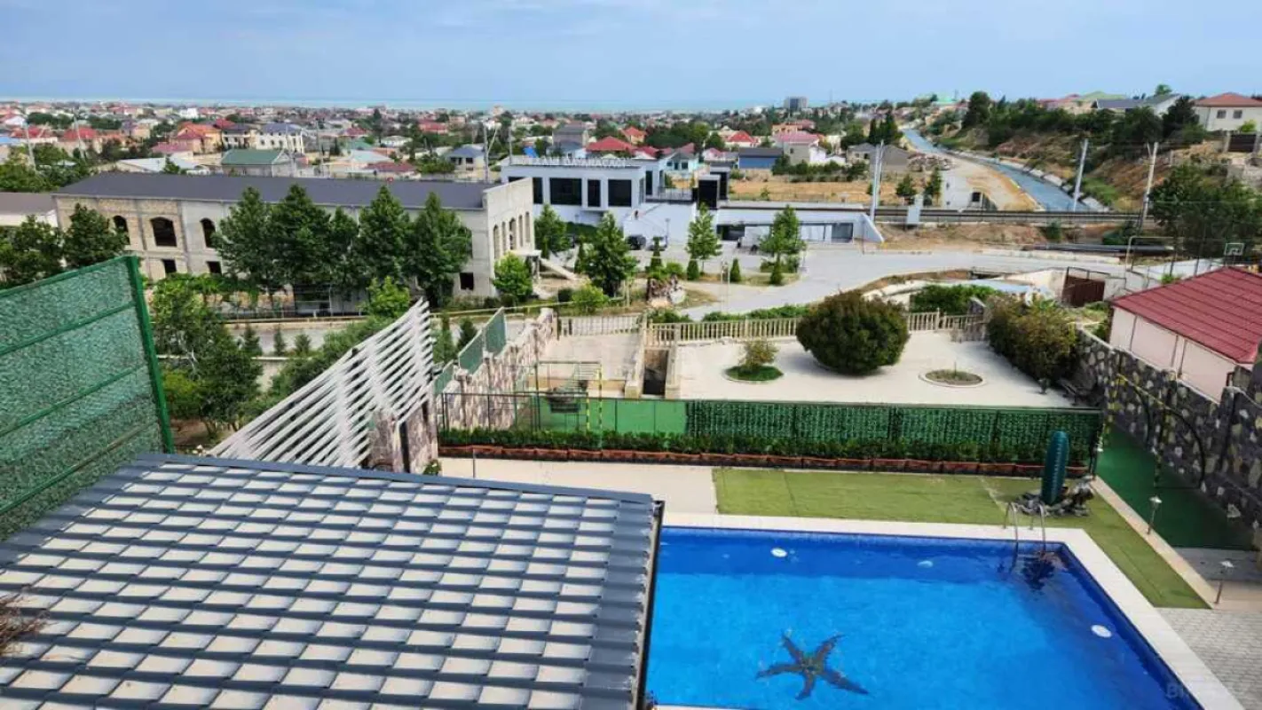 Satılır 6 otaqlı həyət evi 330 m²