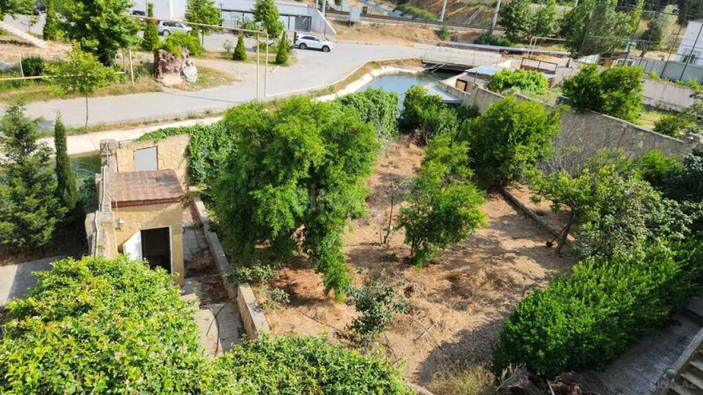 Satılır 6 otaqlı həyət evi 330 m²