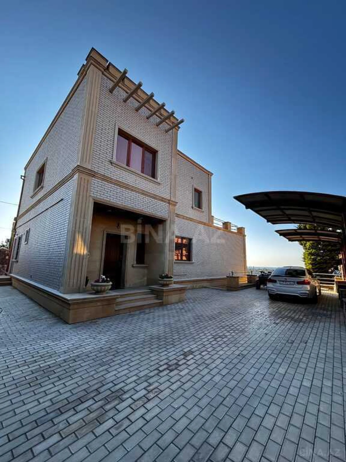 Satılır 6 otaqlı həyət evi 330 m²