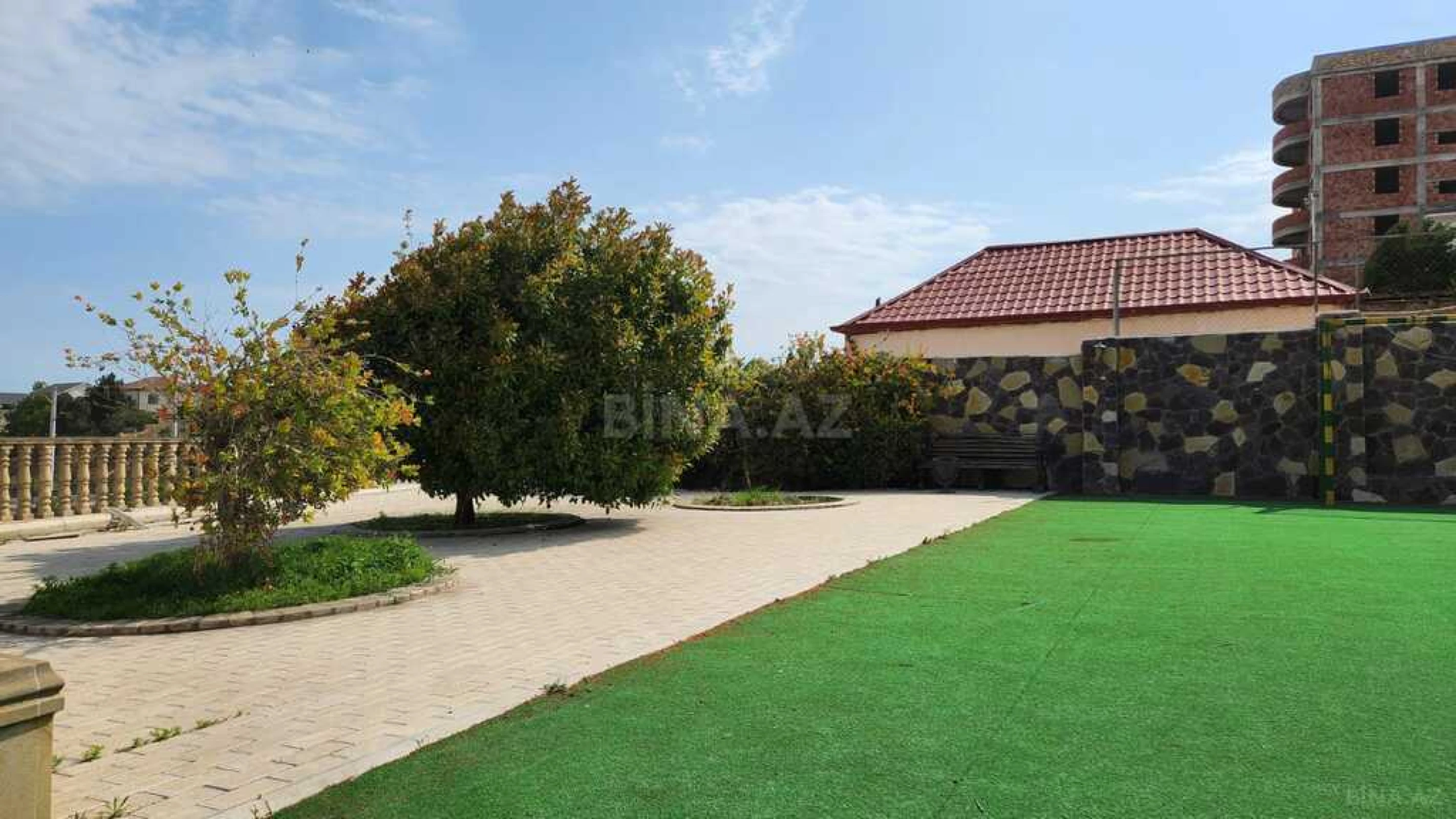 Satılır 6 otaqlı həyət evi 330 m²