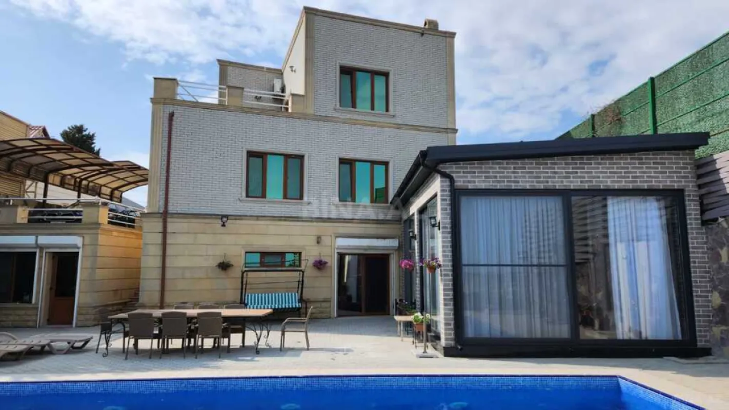 Satılır 6 otaqlı həyət evi 330 m²
