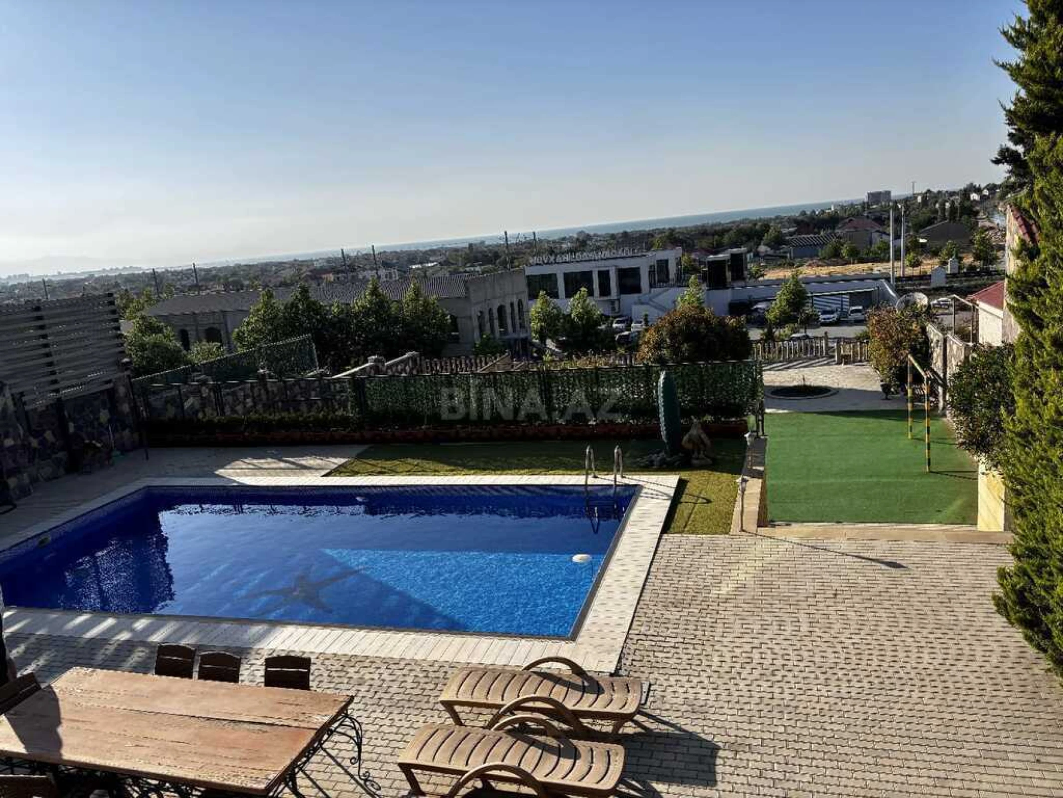 Satılır 6 otaqlı həyət evi 330 m²