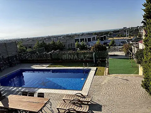 Satılır 6 otaqlı həyət evi 330 m²