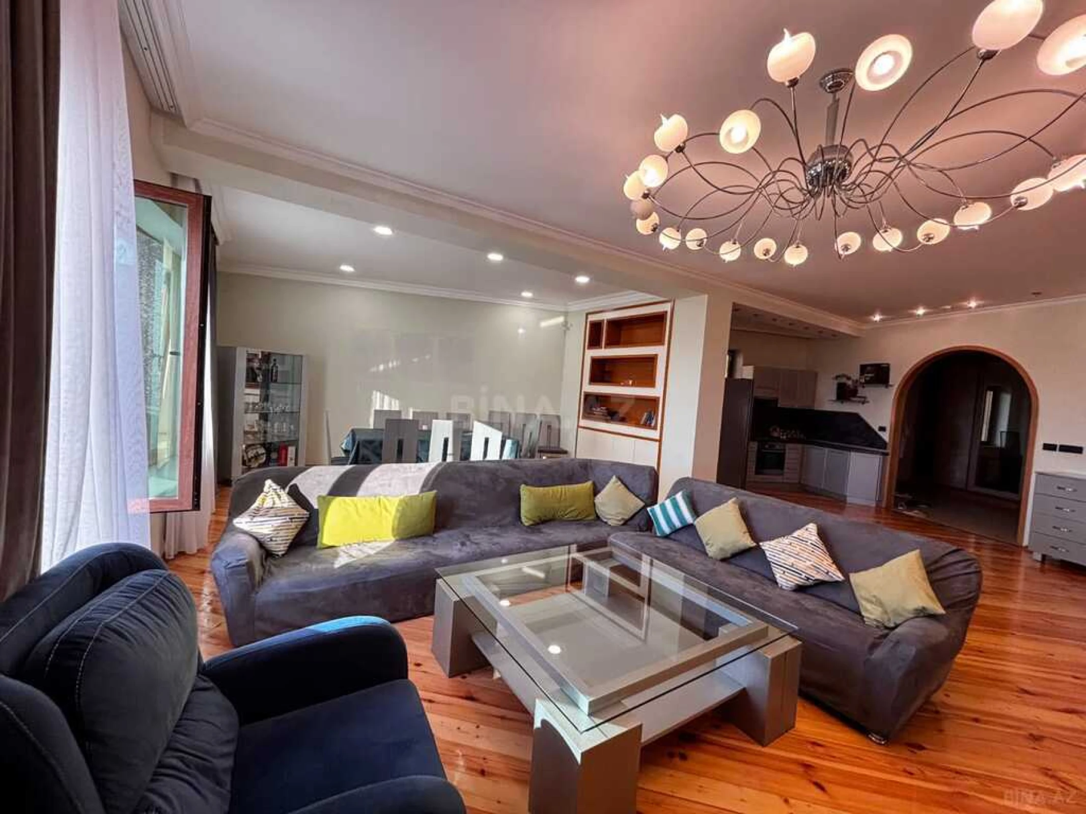 Satılır 6 otaqlı həyət evi 330 m²