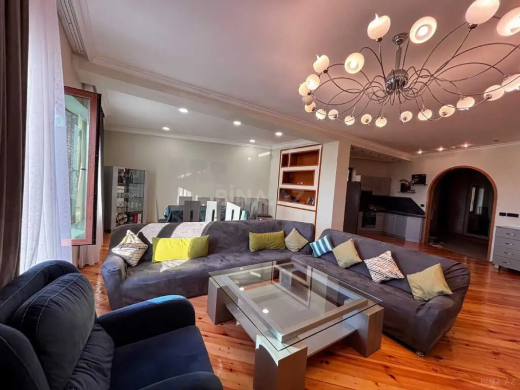 Satılır 6 otaqlı həyət evi 330 m²