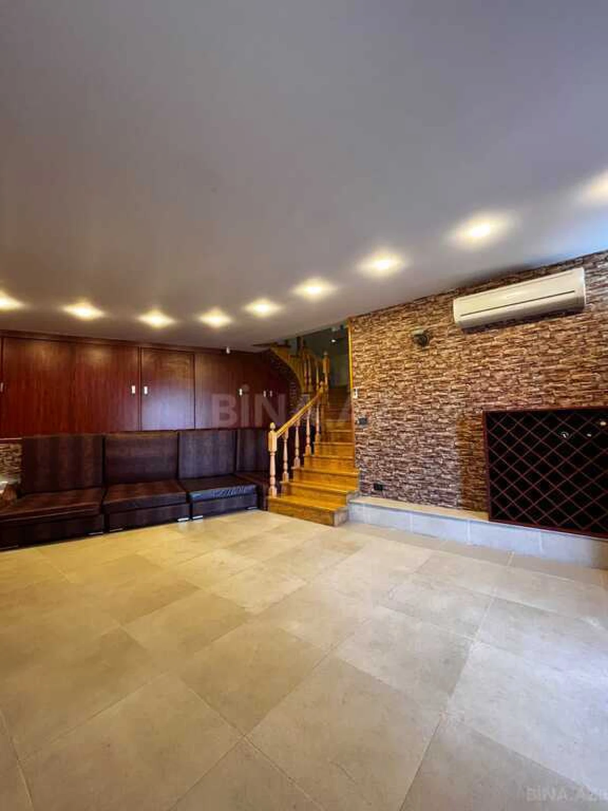 Satılır 6 otaqlı həyət evi 330 m²