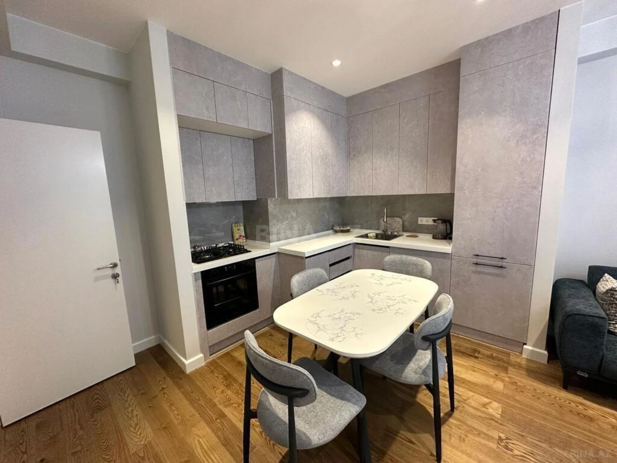 Kirayə verilir 2 otaqlı mənzil 65 m²