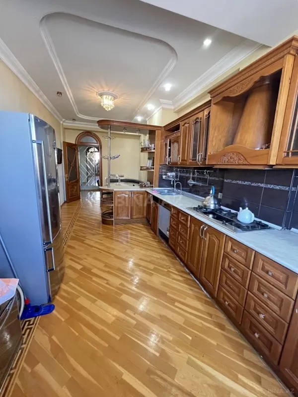 Satılır 3 otaqlı mənzil 130 m²