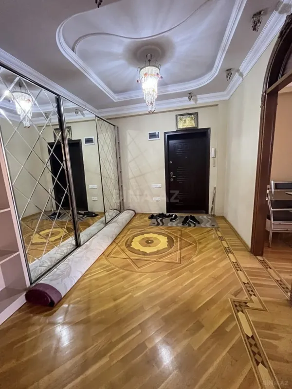 Satılır 3 otaqlı mənzil 130 m²