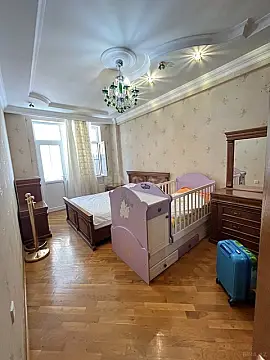Satılır 3 otaqlı mənzil 130 m²