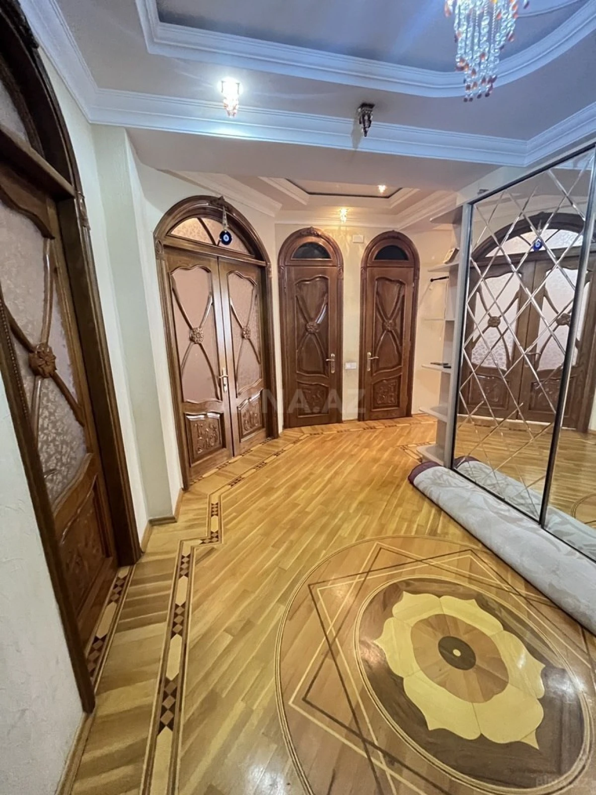 Satılır 3 otaqlı mənzil 130 m²