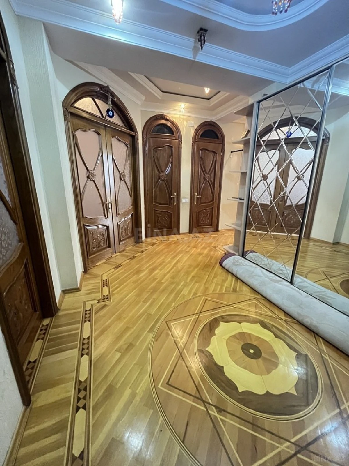 Satılır 3 otaqlı mənzil 130 m²