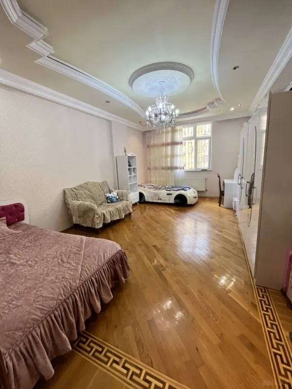 Satılır 3 otaqlı mənzil 130 m²