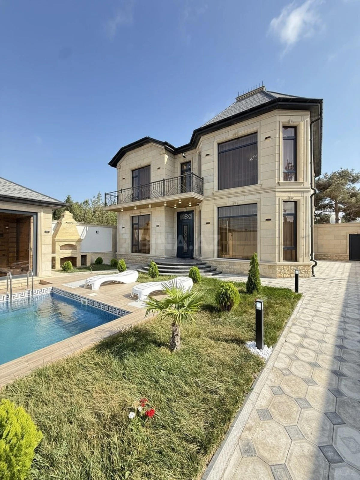Satılır 5 otaqlı həyət evi 250 m²