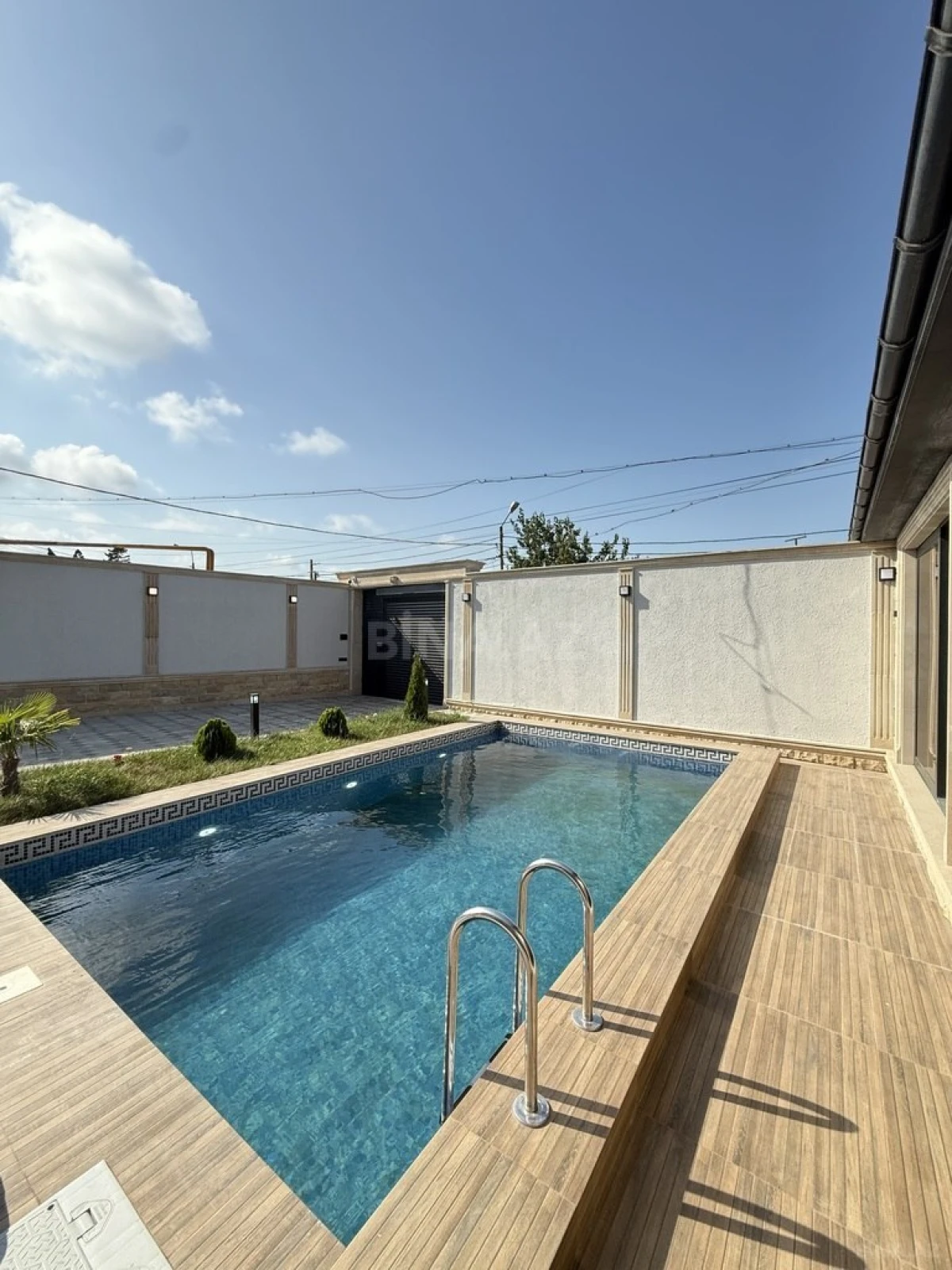 Satılır 5 otaqlı həyət evi 250 m²