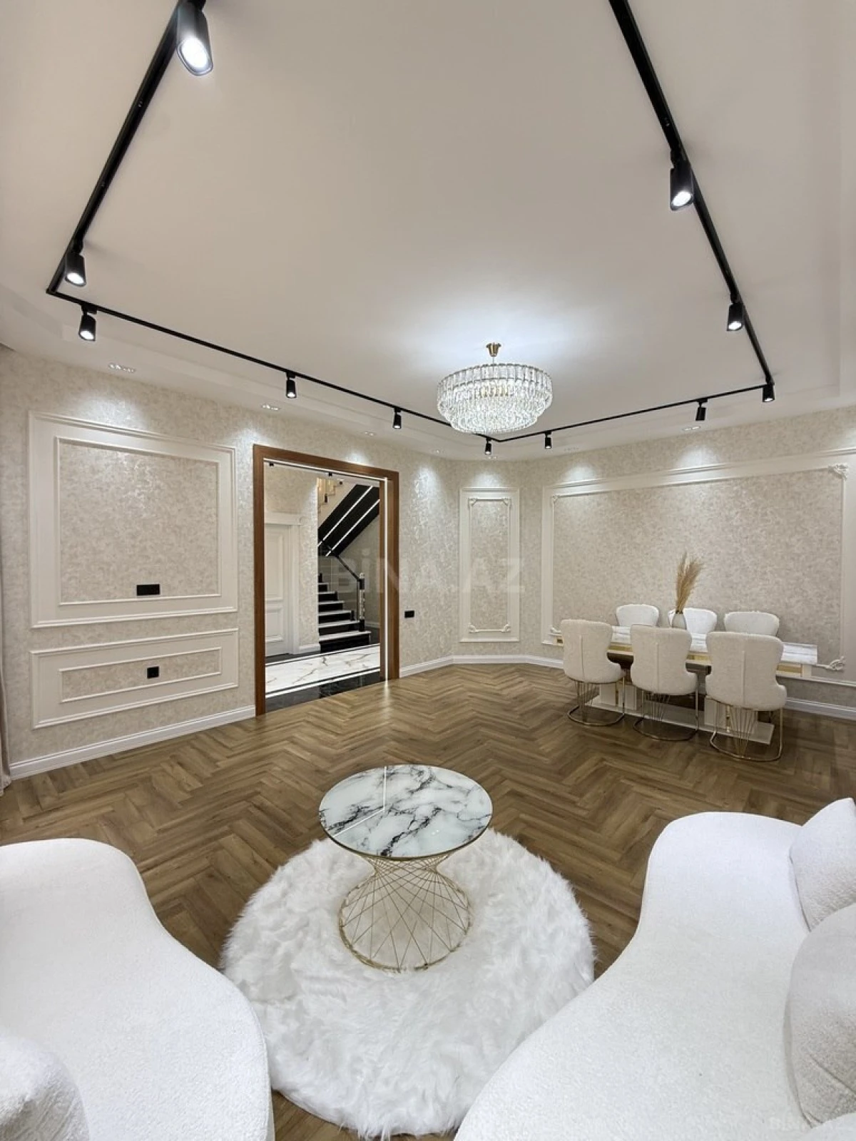 Satılır 5 otaqlı həyət evi 250 m²