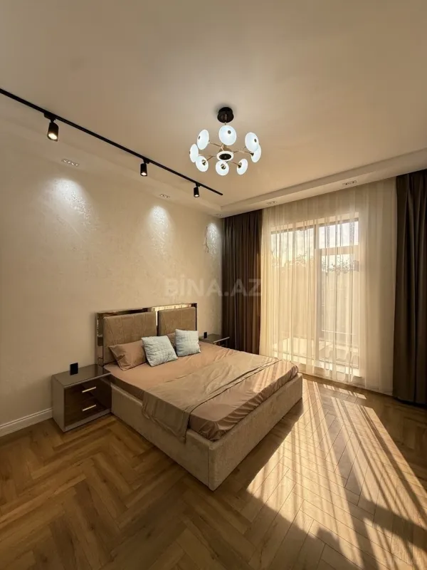 Satılır 5 otaqlı həyət evi 250 m²