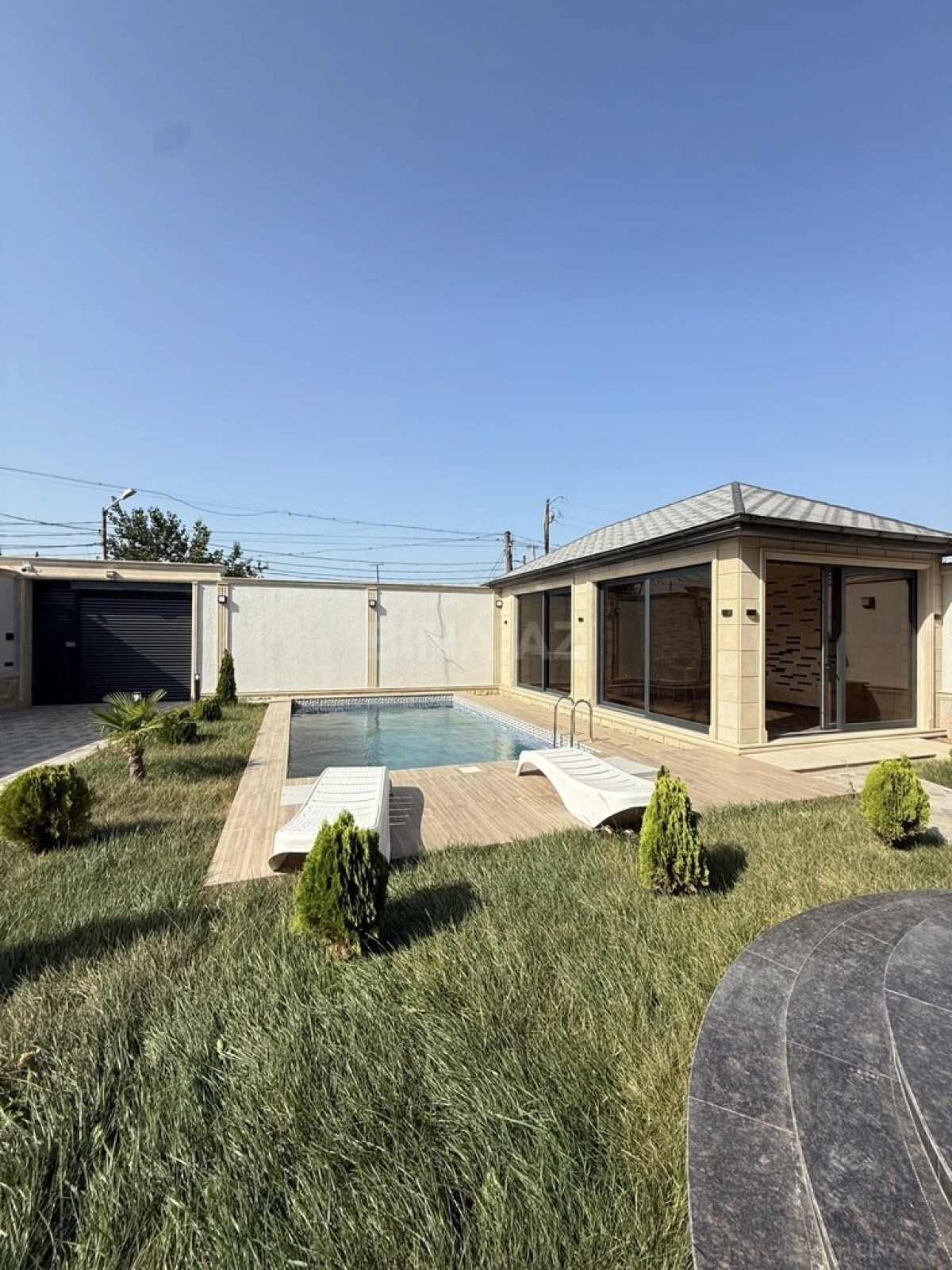 Satılır 5 otaqlı həyət evi 250 m²