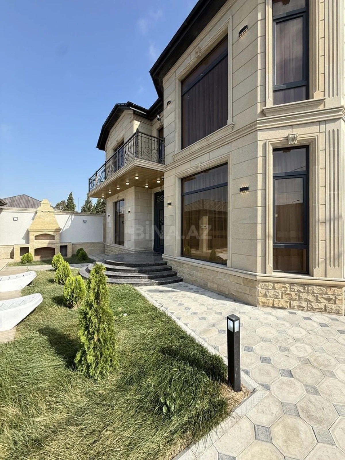 Satılır 5 otaqlı həyət evi 250 m²