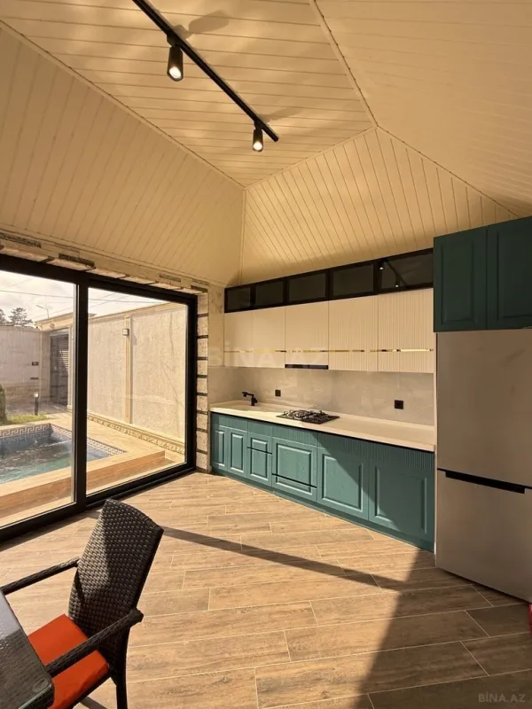 Satılır 5 otaqlı həyət evi 250 m²