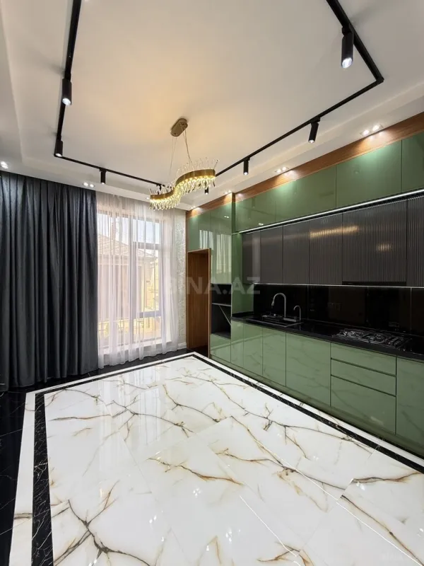 Satılır 5 otaqlı həyət evi 250 m²