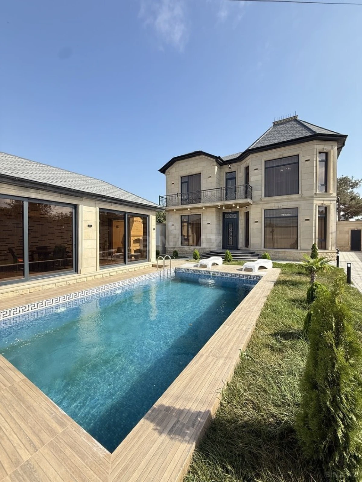 Satılır 5 otaqlı həyət evi 250 m²