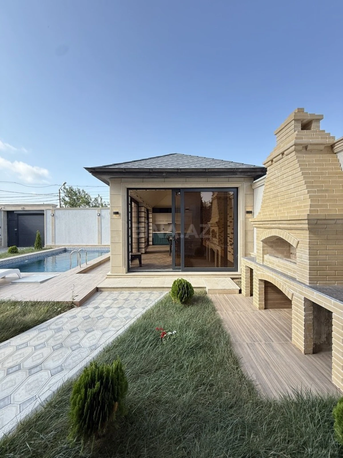 Satılır 5 otaqlı həyət evi 250 m²