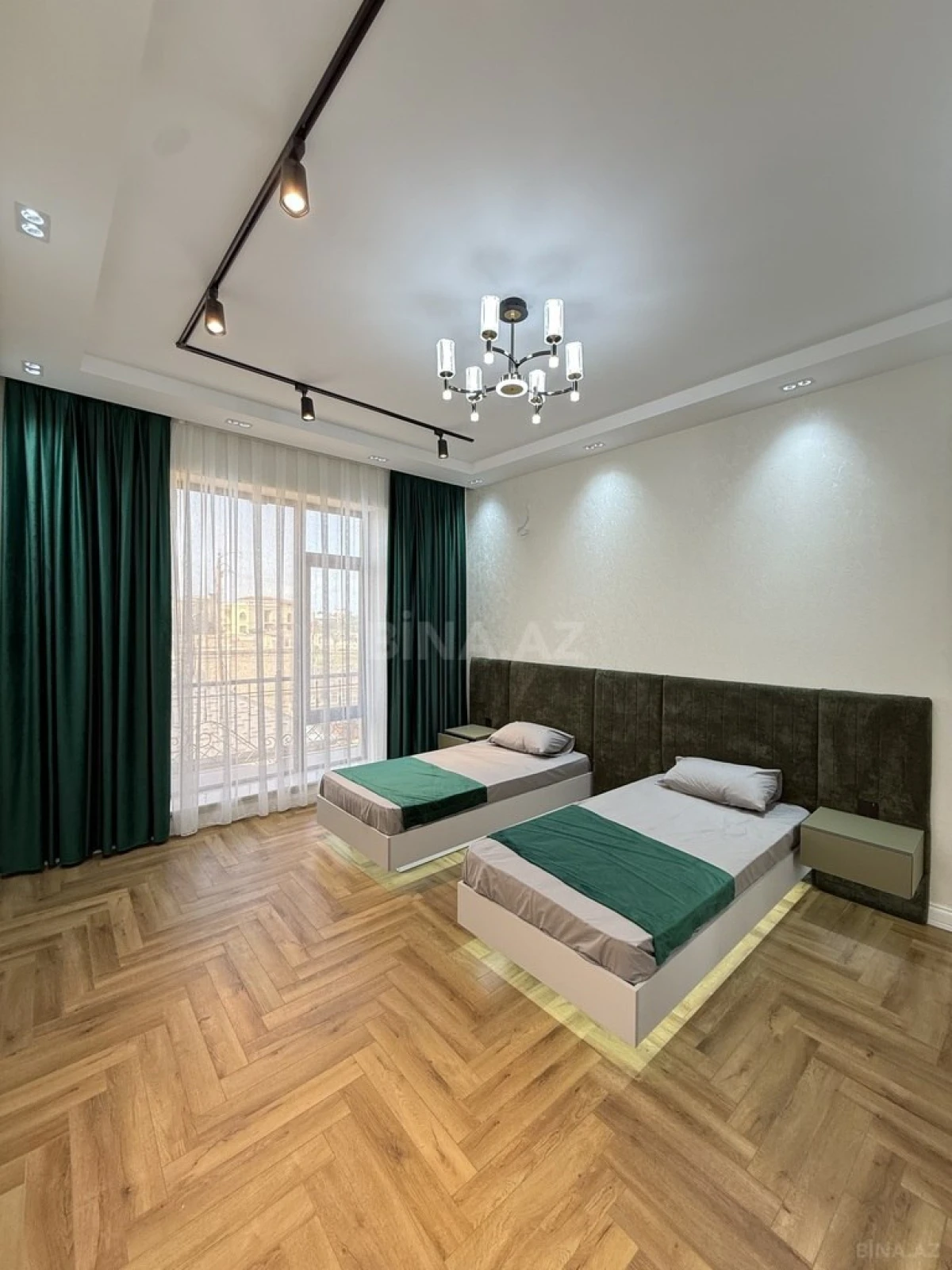 Satılır 5 otaqlı həyət evi 250 m²