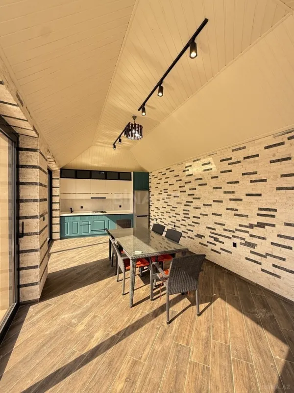 Satılır 5 otaqlı həyət evi 250 m²