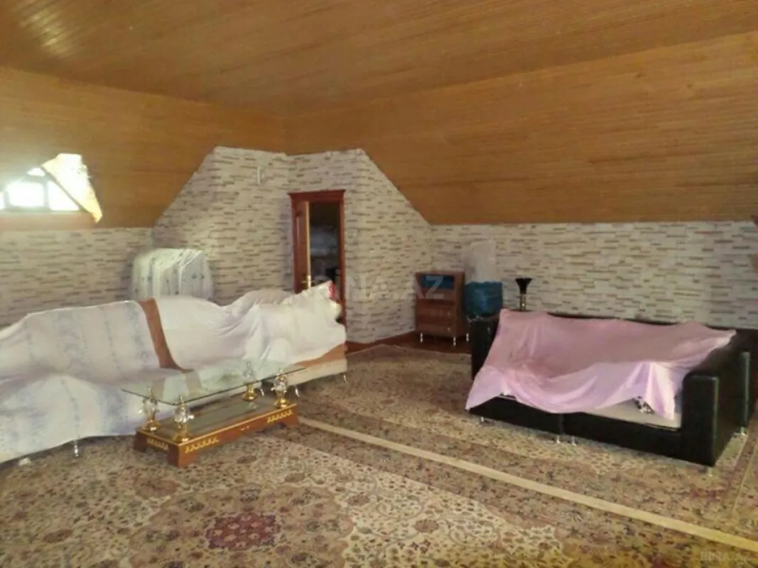 Satılır 8 otaqlı həyət evi 350 m²