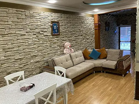 Satılır 8 otaqlı həyət evi 350 m²