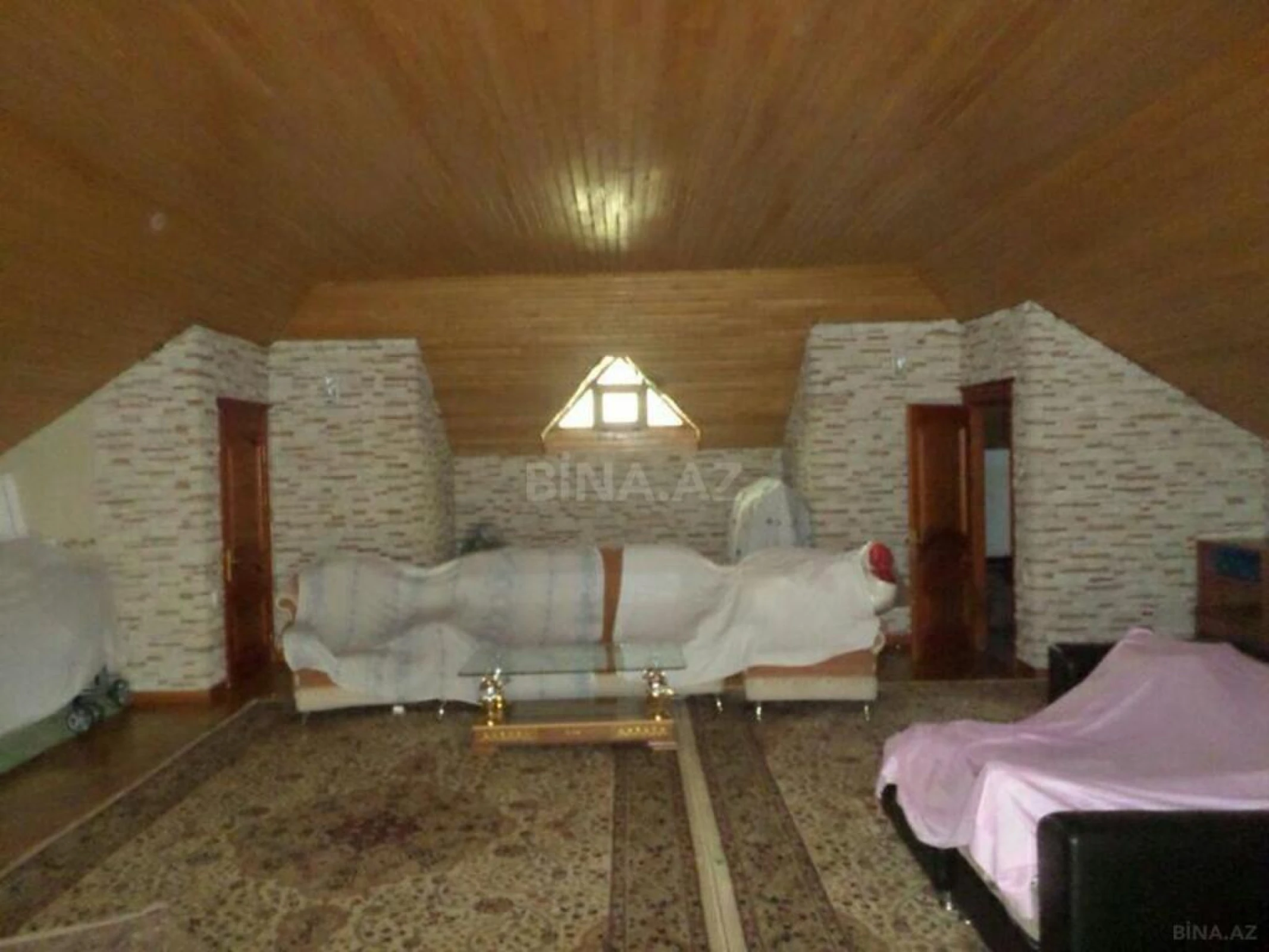 Satılır 8 otaqlı həyət evi 350 m²