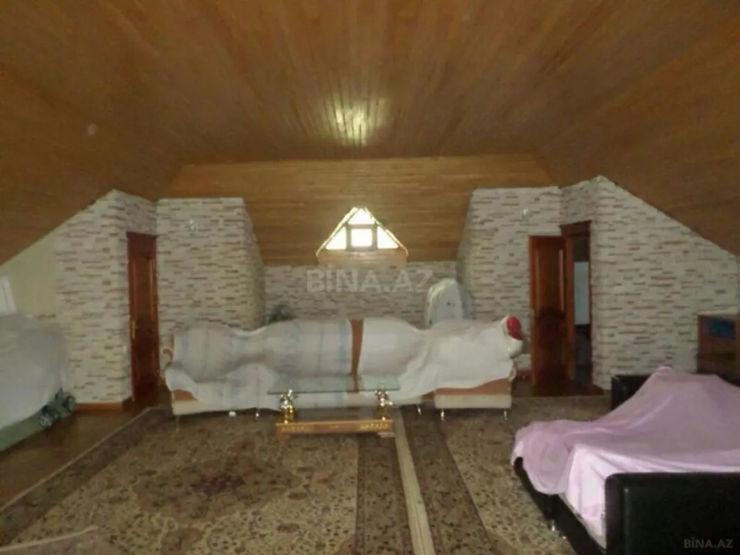 Satılır 8 otaqlı həyət evi 350 m²