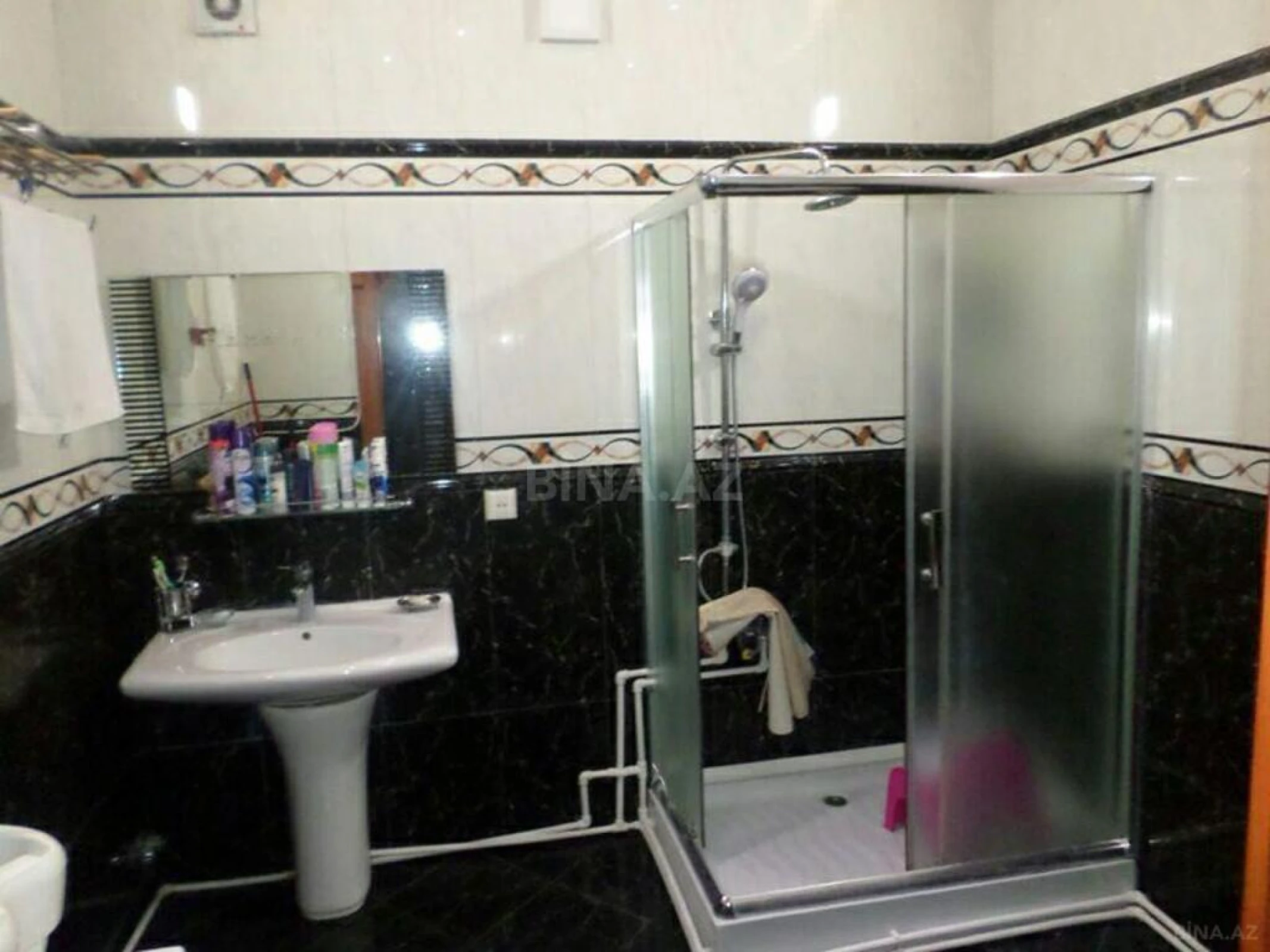 Satılır 8 otaqlı həyət evi 350 m²